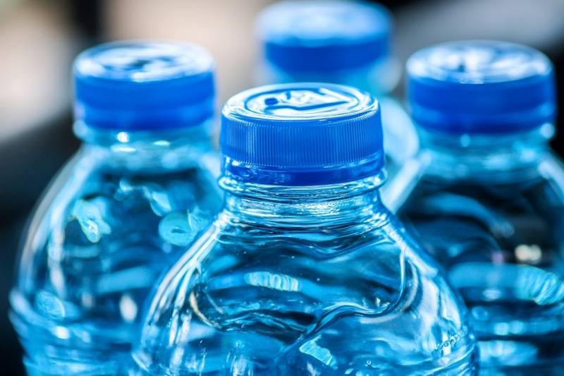 Пить воду из пластиковых бутылок может быть опасным