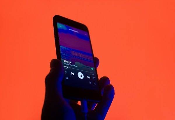 Spotify выплатил музыкальной индустрии