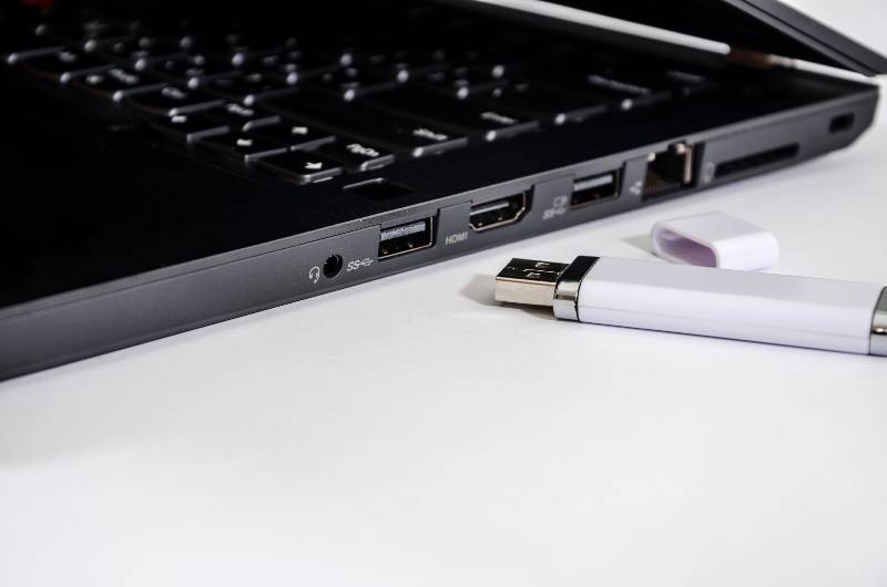Как правильно чистить USB-порты