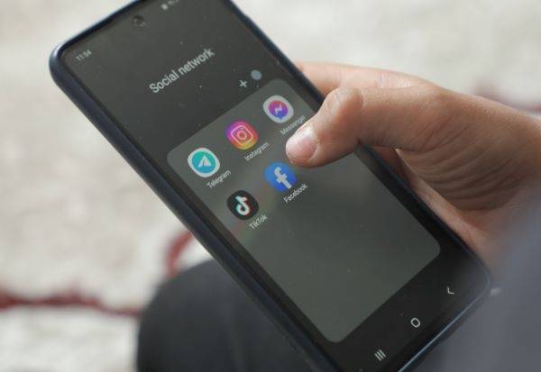 Facebook тайно сканирует фотографии