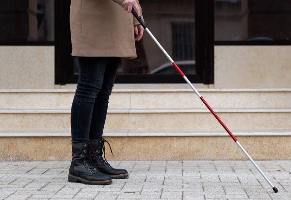 Она притворялась слепой в